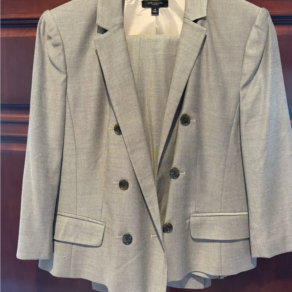 Ann Taylor Light Gray Double-Breasted Blazer and Pants Suit Set